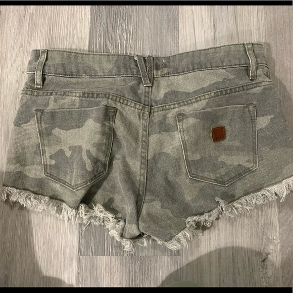 Roxy Jean Shorts - Picture 5 of 5
